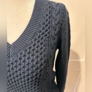 Banana Republic size XS navy cotton blend cable knit v-neck sweater